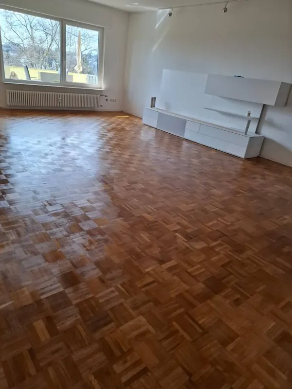 Parkett im Fischgrätmuster